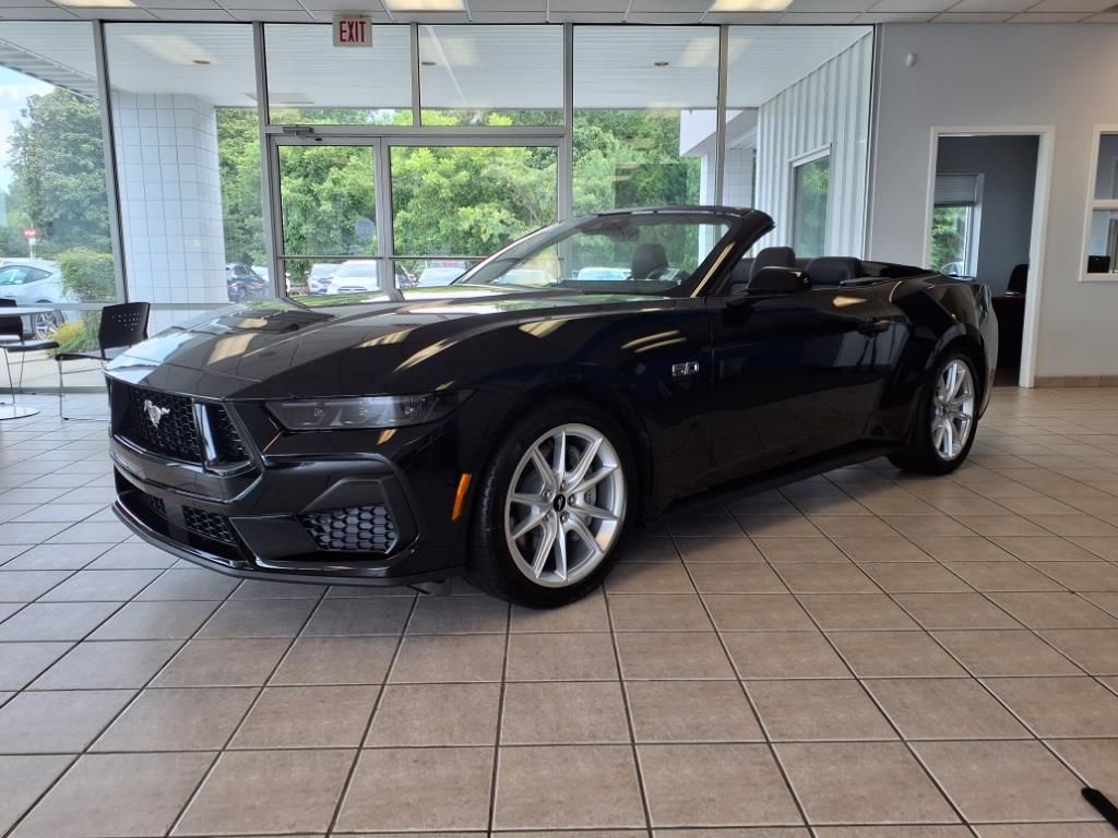 2025 Ford Mustang GT Premium Convertible photo 3