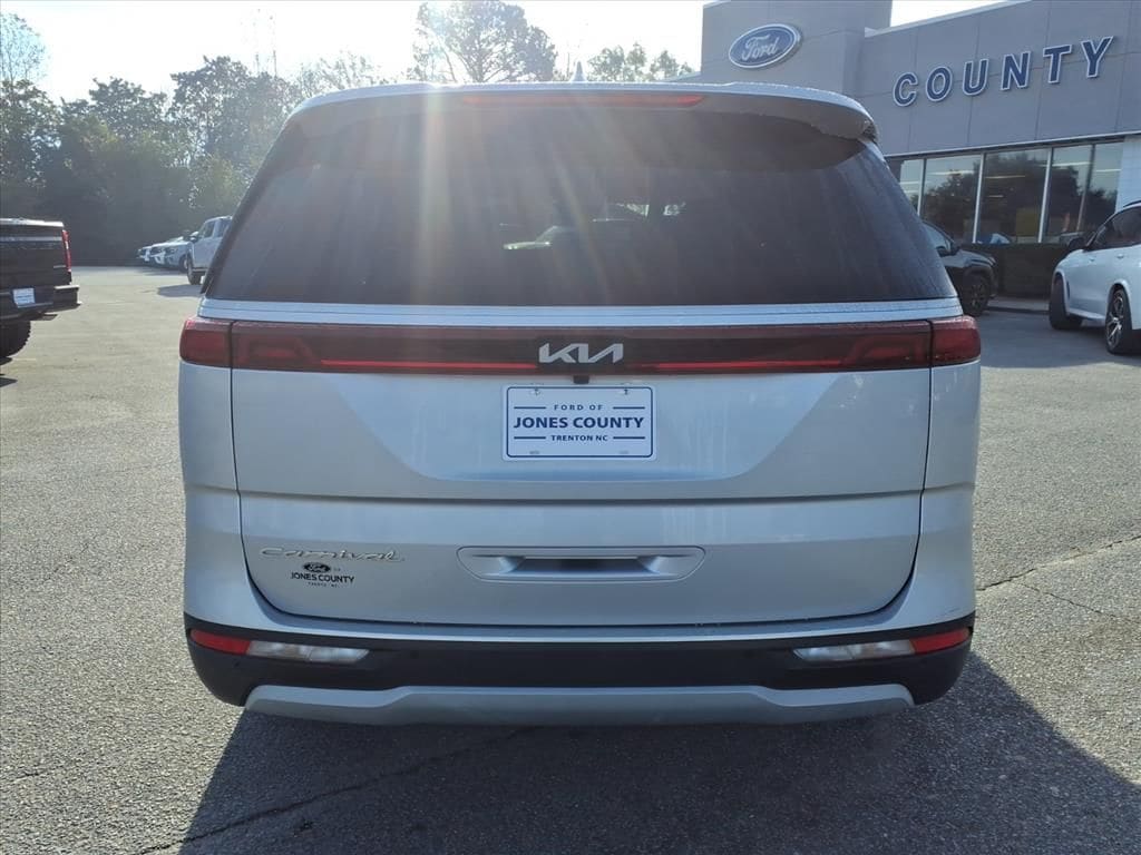 Used 2022 Kia Carnival LXS Passenger Van