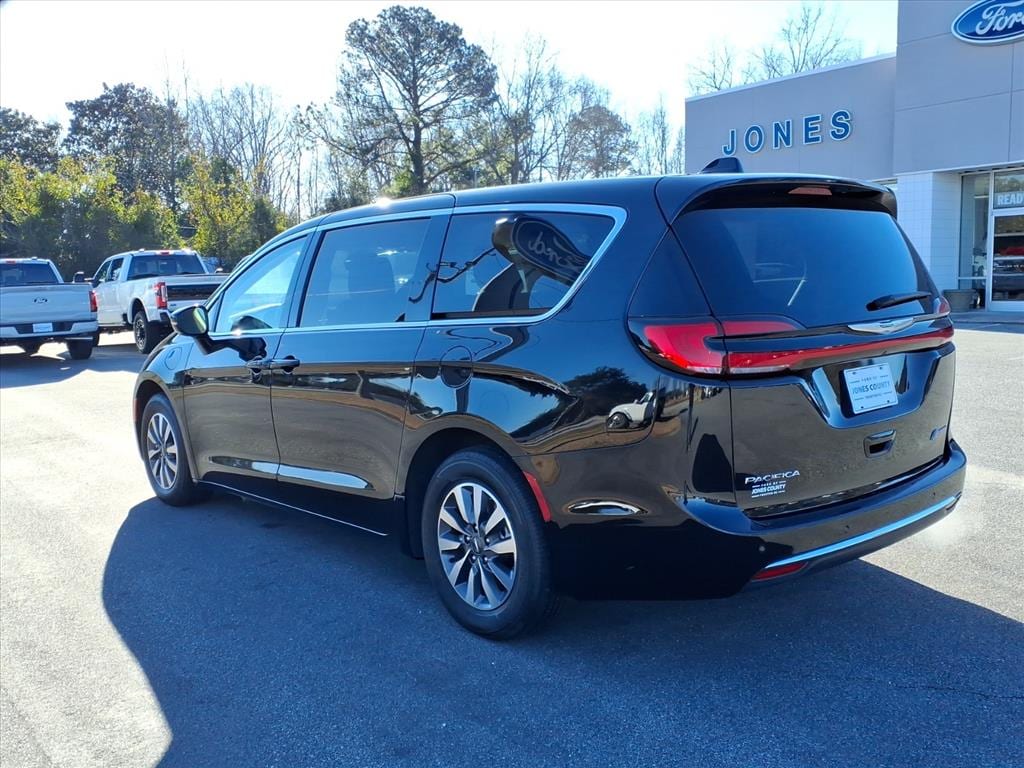 Used 2024 Chrysler Pacifica Hybrid Select Passenger Van