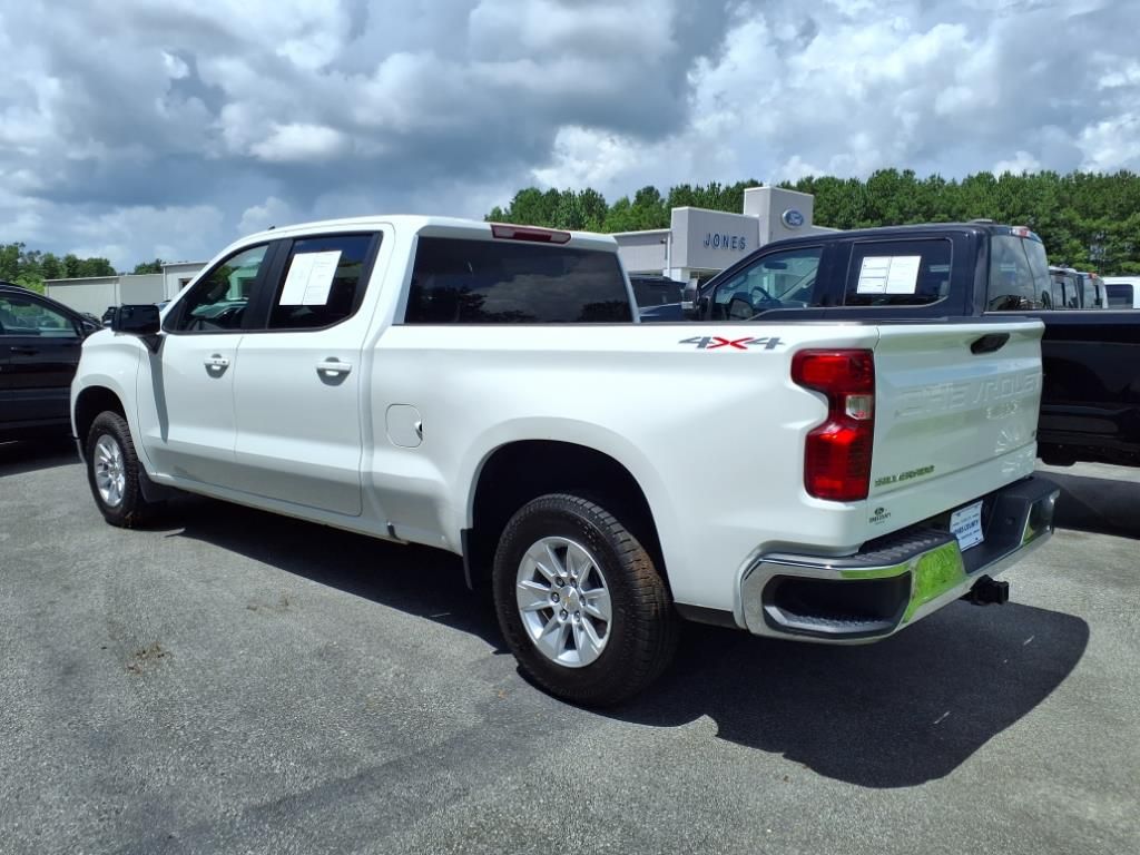 2023 Chevrolet Silverado LT photo 4