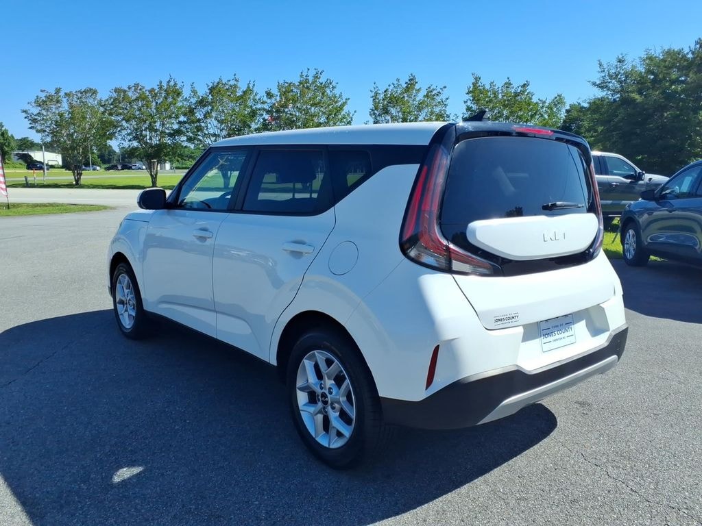 Used 2025 Kia Soul LX Hatchback