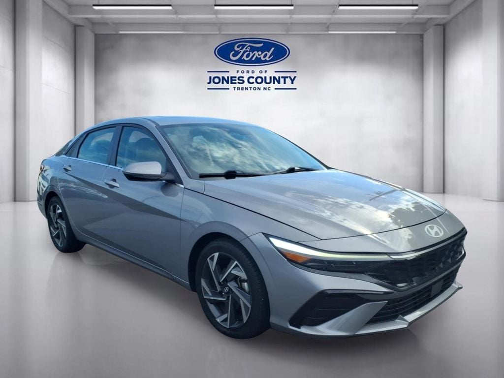 Used 2025 Hyundai Elantra Limited Sedan