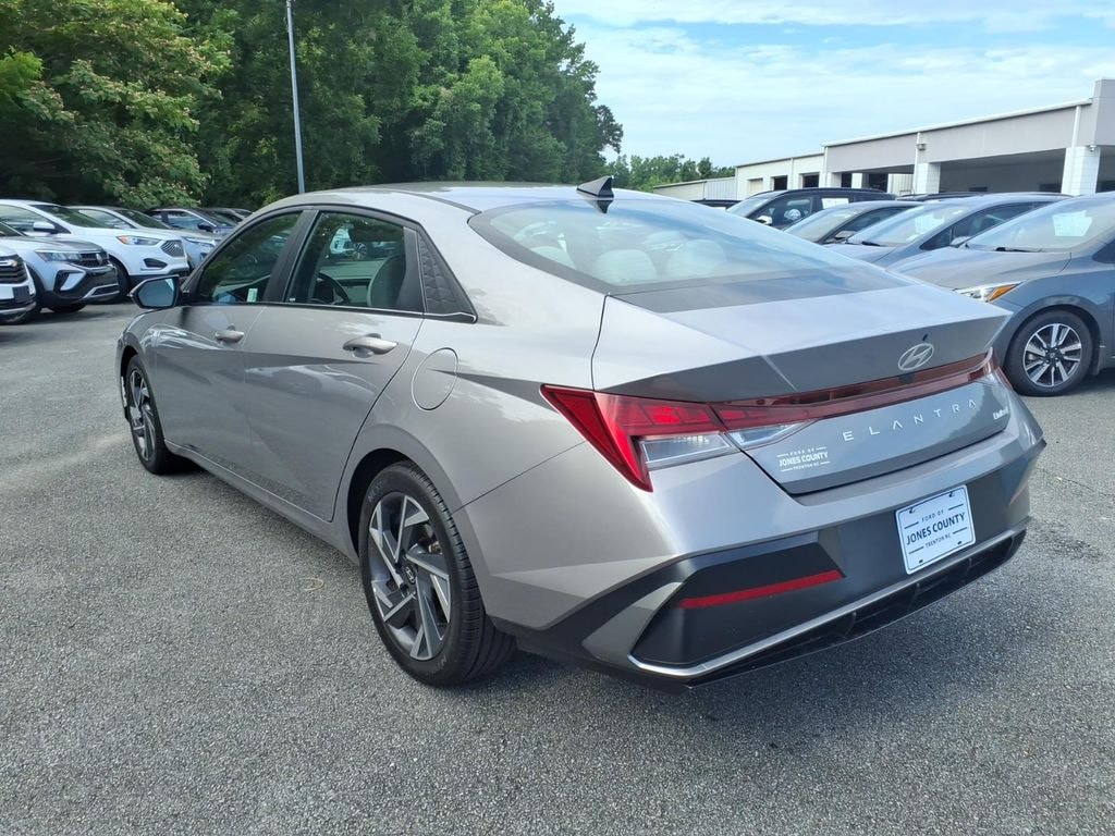 Used 2025 Hyundai Elantra Limited Sedan