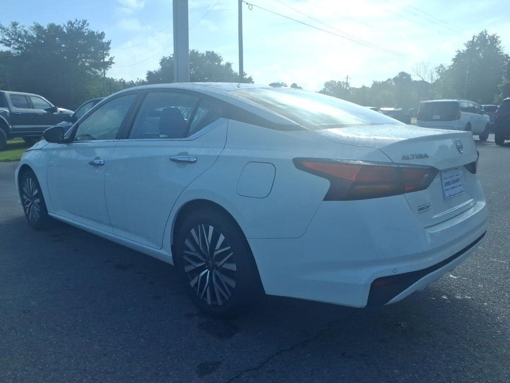 Used 2025 Nissan Altima SV Sedan