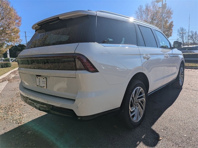 2025 Lincoln Navigator Reserve photo 2