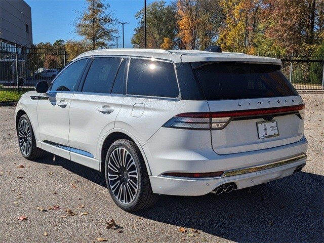 2025 Lincoln Aviator Black Label photo 2