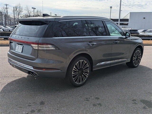 2025 Lincoln Aviator Black Label photo 3