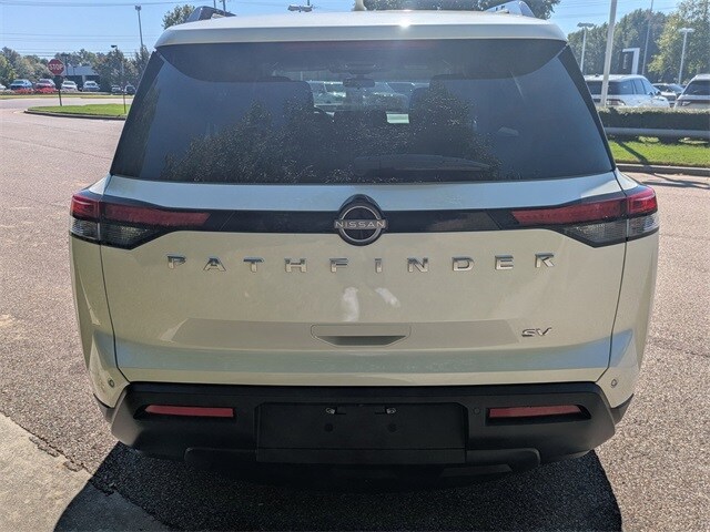 2022 Nissan Pathfinder SV photo 4