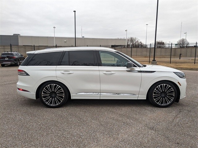 2025 Lincoln Aviator Black Label photo 3