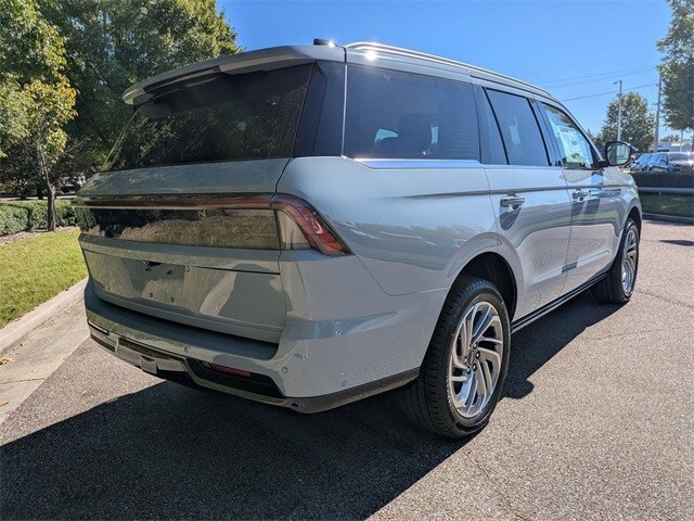 2025 Lincoln Navigator Reserve photo 2