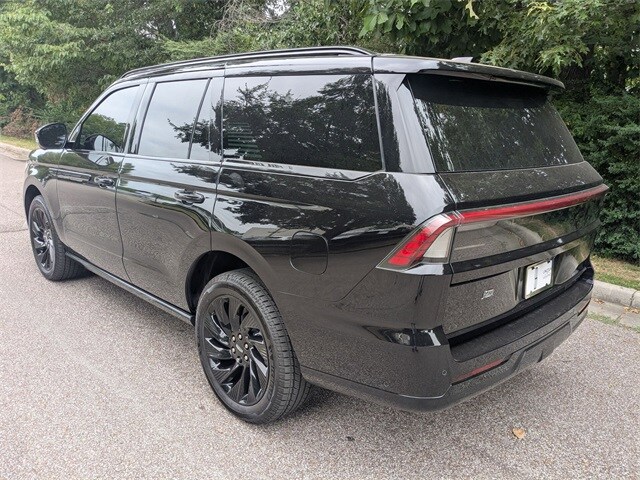 2025 Lincoln Navigator Reserve photo 2