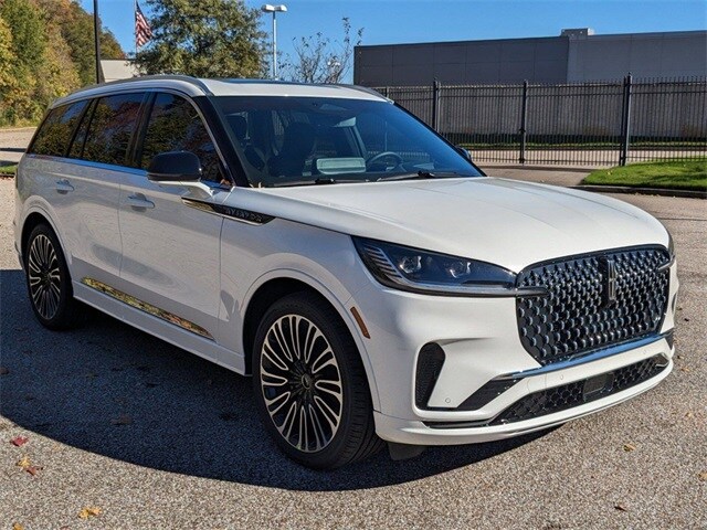 2025 Lincoln Aviator Black Label photo 4