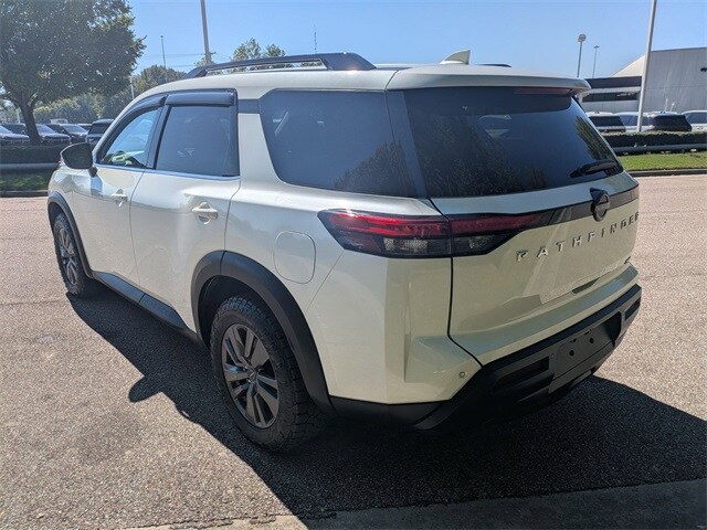 2022 Nissan Pathfinder SV photo 3