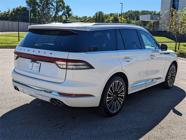 2025 Lincoln Aviator Black Label photo 3