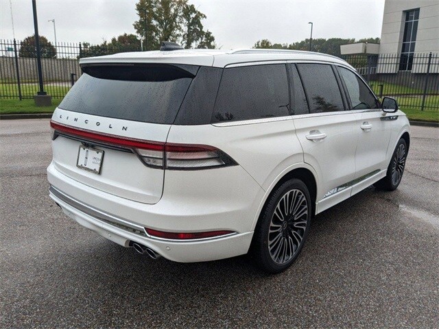 2025 Lincoln Aviator Black Label photo 3