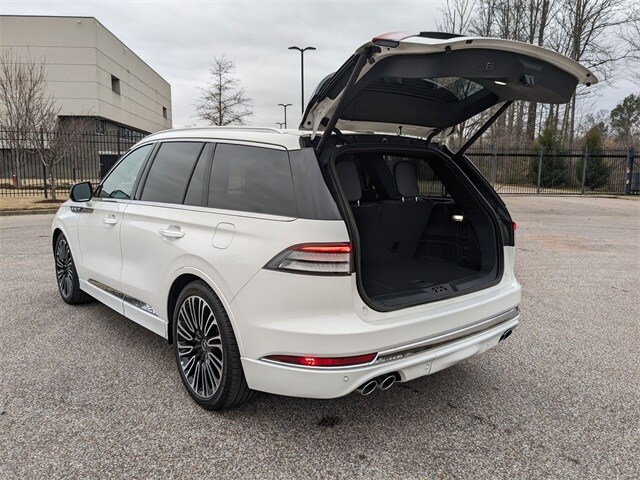 2025 Lincoln Aviator Black Label photo 2
