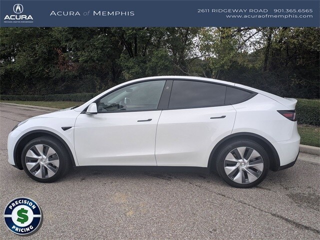 2024 Tesla Model Y Standard Range photo 2