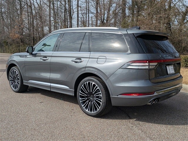 2025 Lincoln Aviator Black Label photo 2