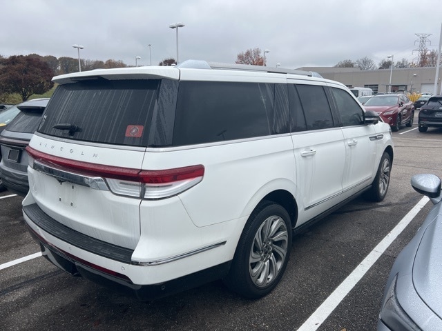 2023 Lincoln Navigator L Reserve photo 2