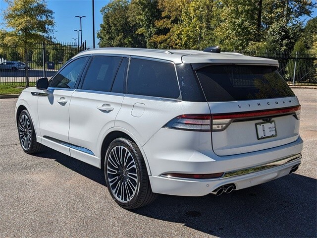 2025 Lincoln Aviator Black Label photo 2