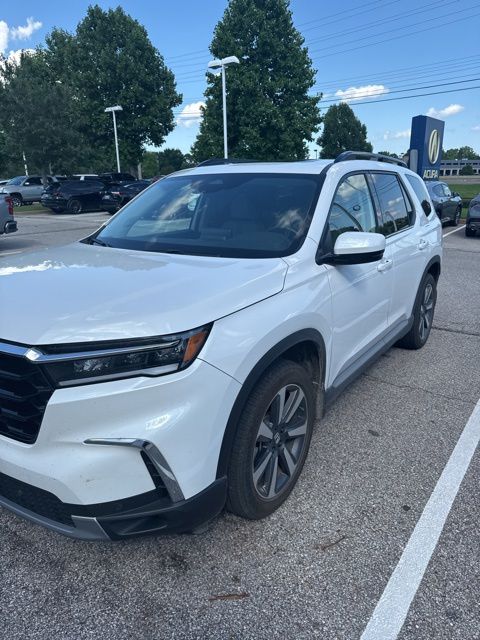 2025 Honda Pilot Touring AWD's photo