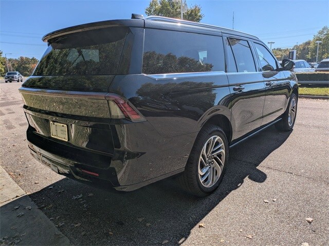 2025 Lincoln Navigator L Reserve photo 2