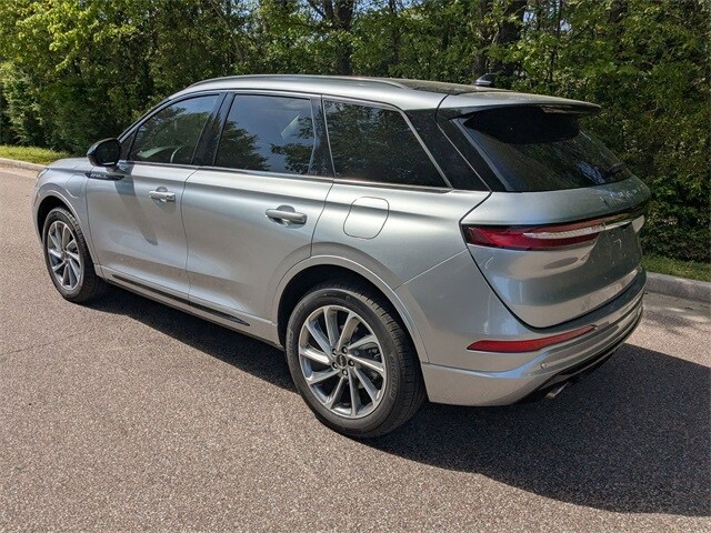 2024 Lincoln Corsair Grand Touring photo 3