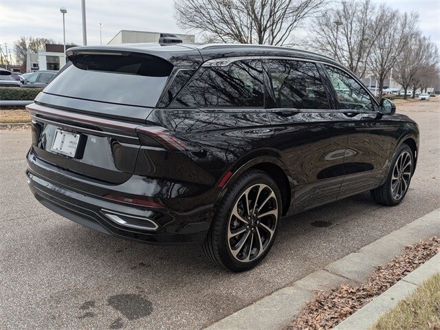 2025 Lincoln Nautilus Black Label photo 3
