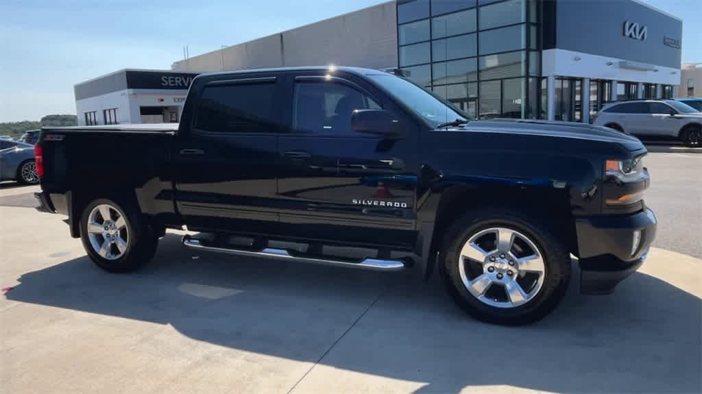 Used 2017 Chevrolet Silverado 1500 LT with VIN 3GCUKREC4HG130700 for sale in Morgantown, WV