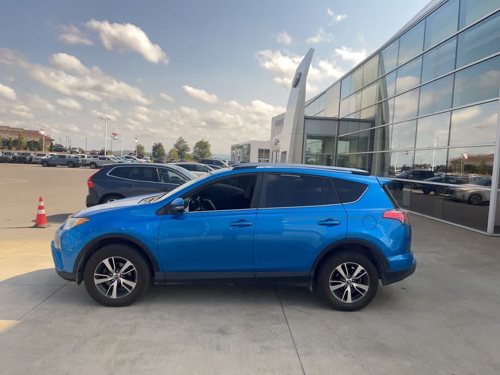 Used 2018 Toyota RAV4 XLE with VIN JTMRFREVXJJ212138 for sale in Morgantown, WV