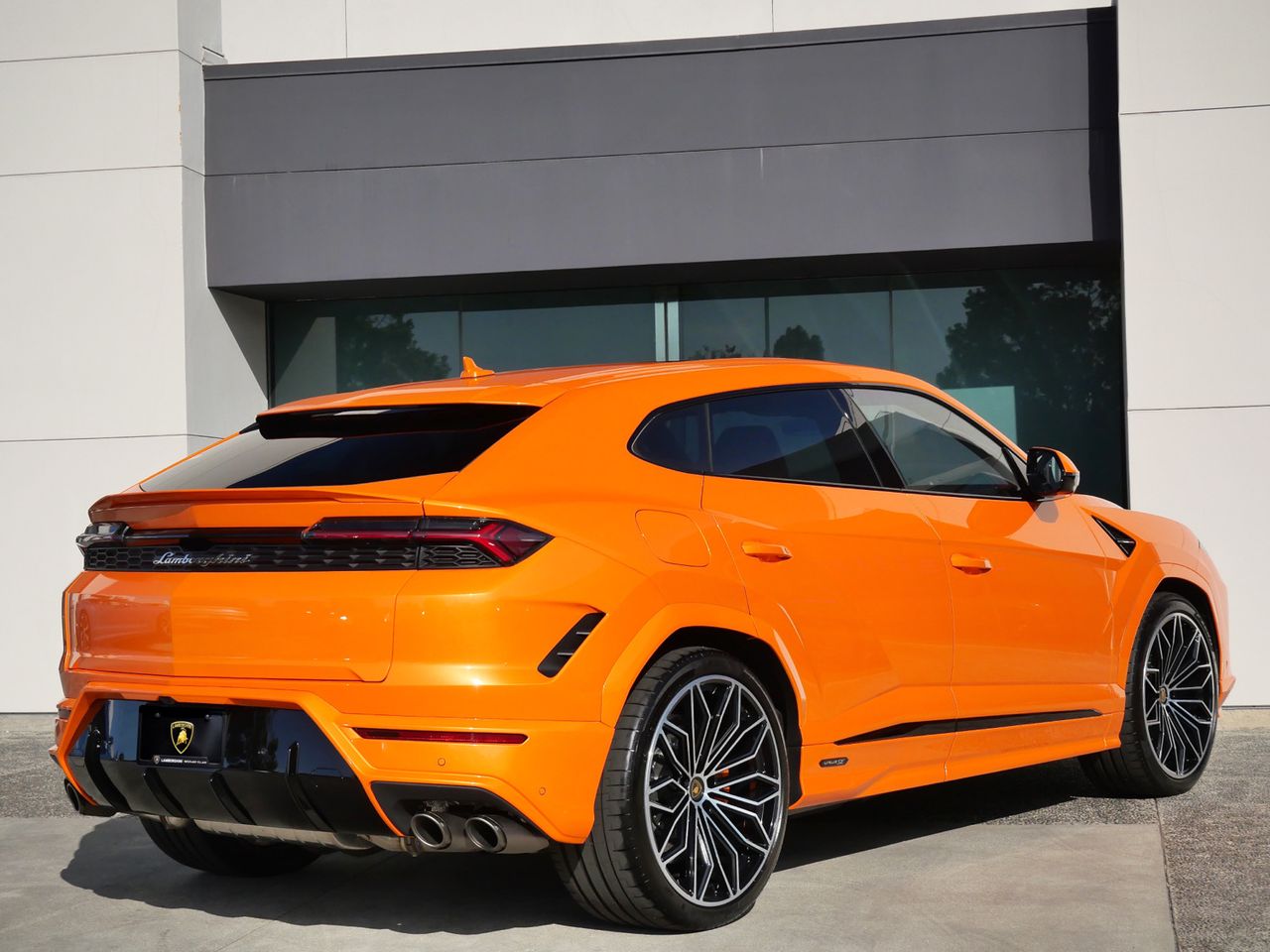 2025 Lamborghini Urus SE photo 2