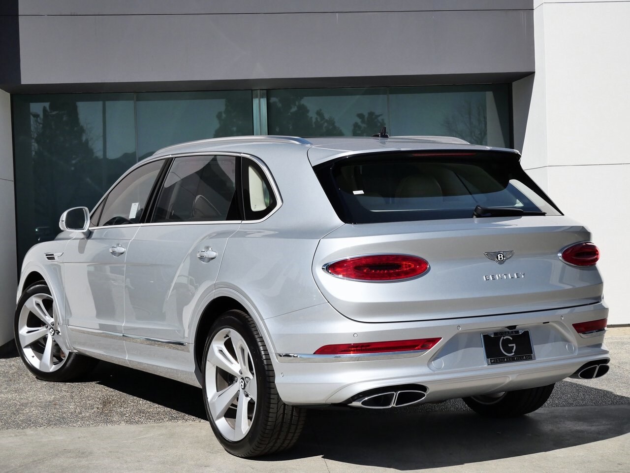 2024 Bentley Bentayga EWB photo 3
