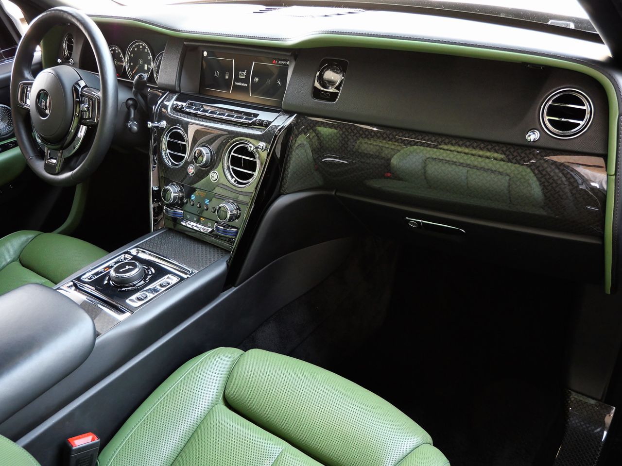 2023 Rolls-Royce Cullinan Black Badge - Photo 18