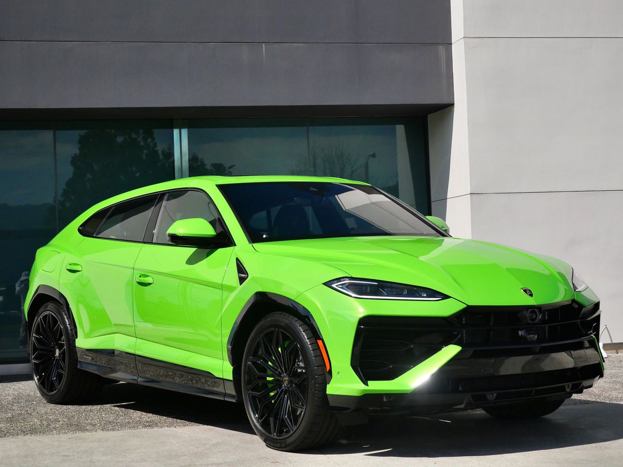 2026 Lamborghini Urus SE's photo