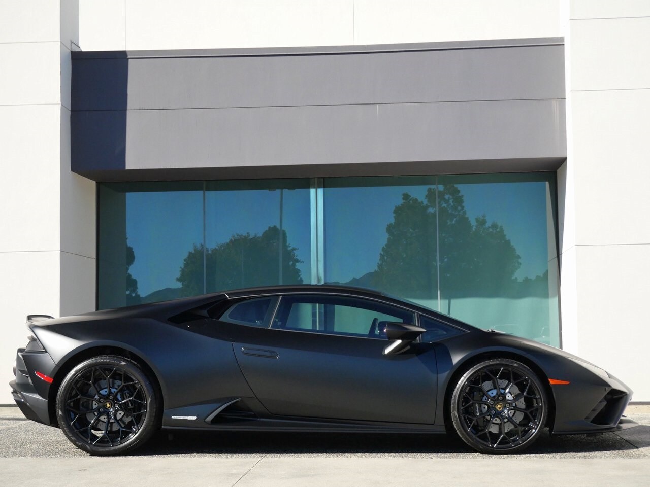 2022 Lamborghini Huracan Evo Coupe photo 2
