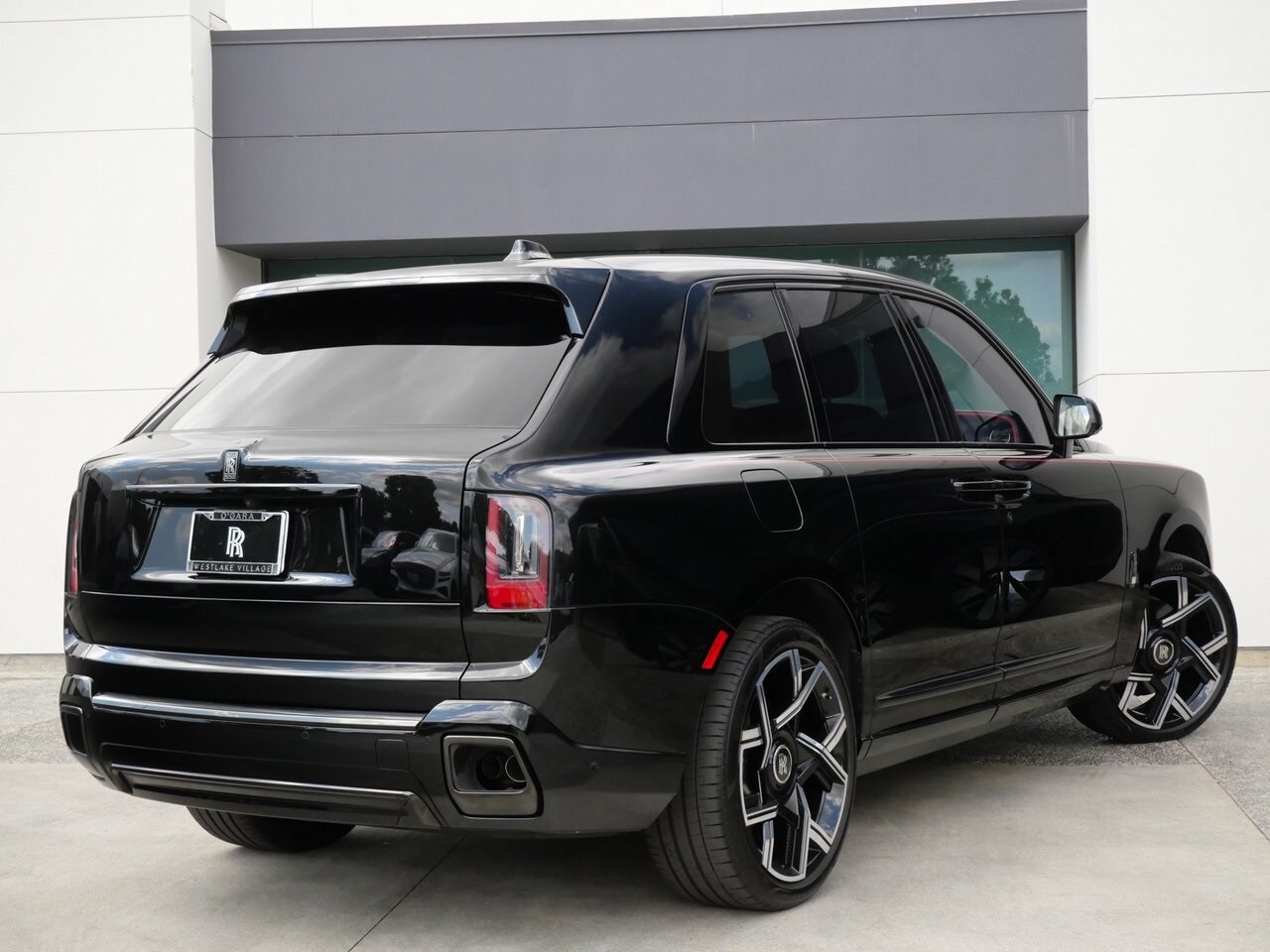2025 Rolls Royce Cullinan Black Badge photo 2