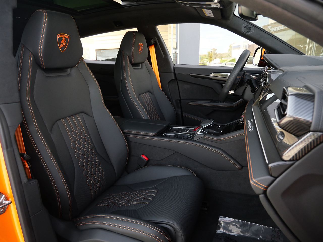 2025 Lamborghini Urus SE photo 3