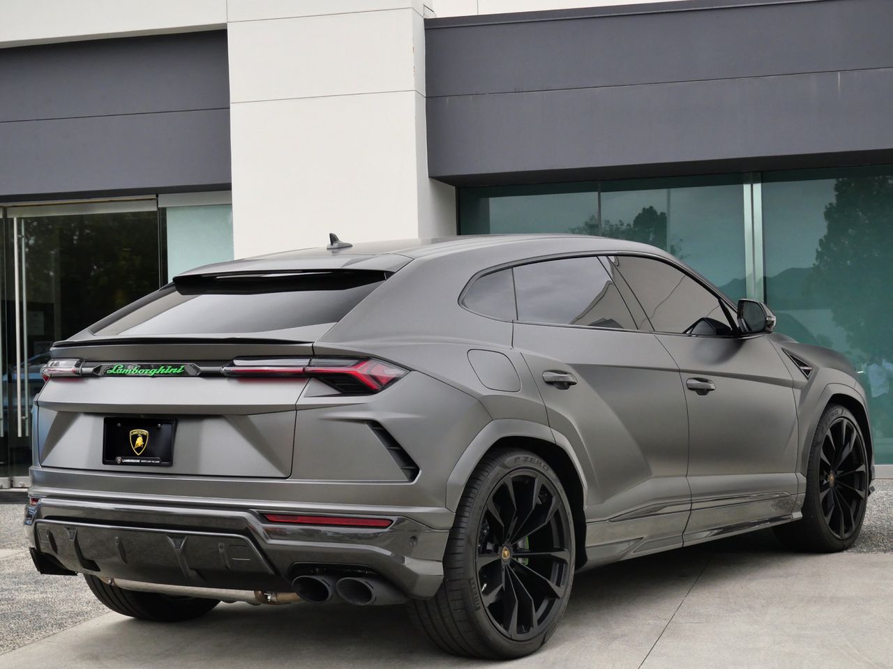 2021 Lamborghini Urus photo 2