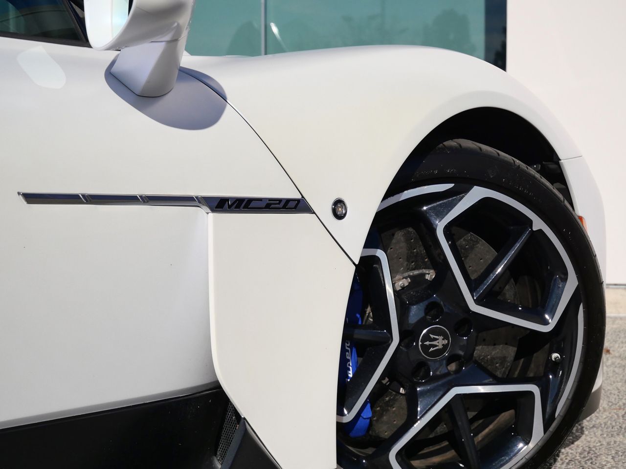 2022 Maserati MC20 photo 3