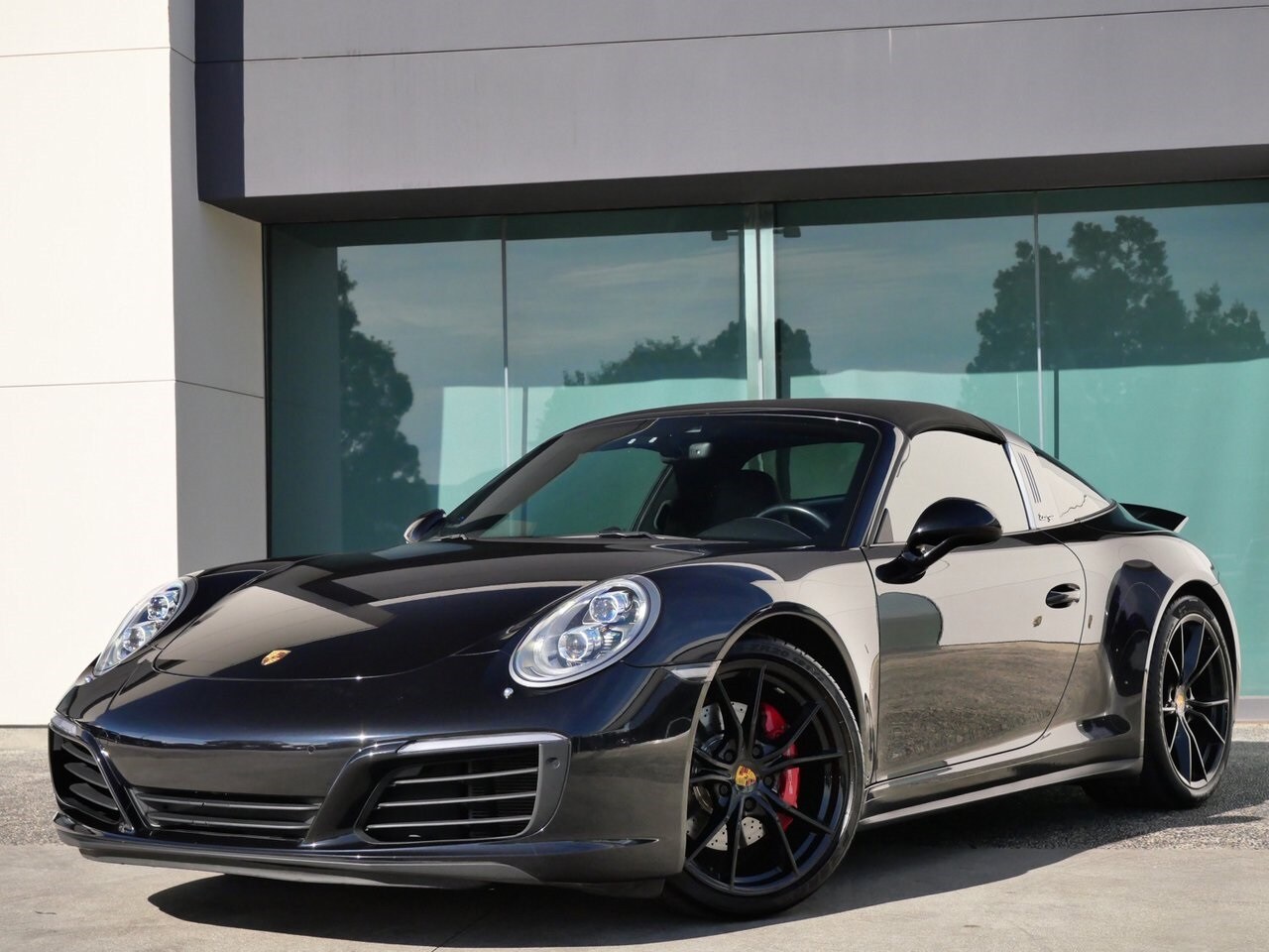 2017 Porsche 911 Targa 4S photo 2