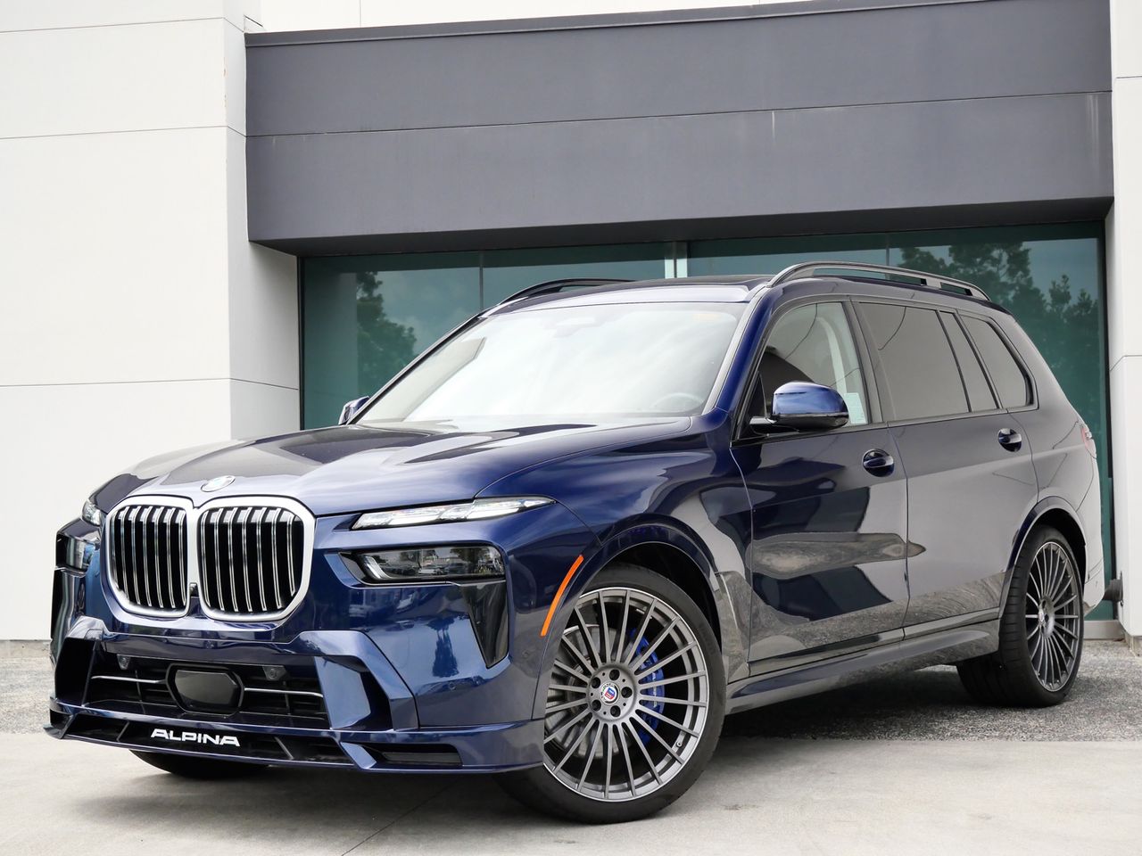 2024 BMW X7 Alpina XB7 photo 2
