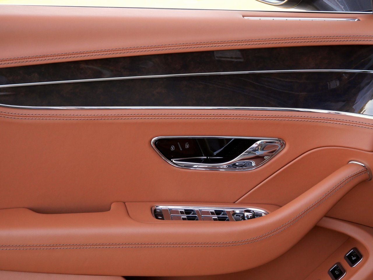 2026 Bentley Flying Spur - Photo 15