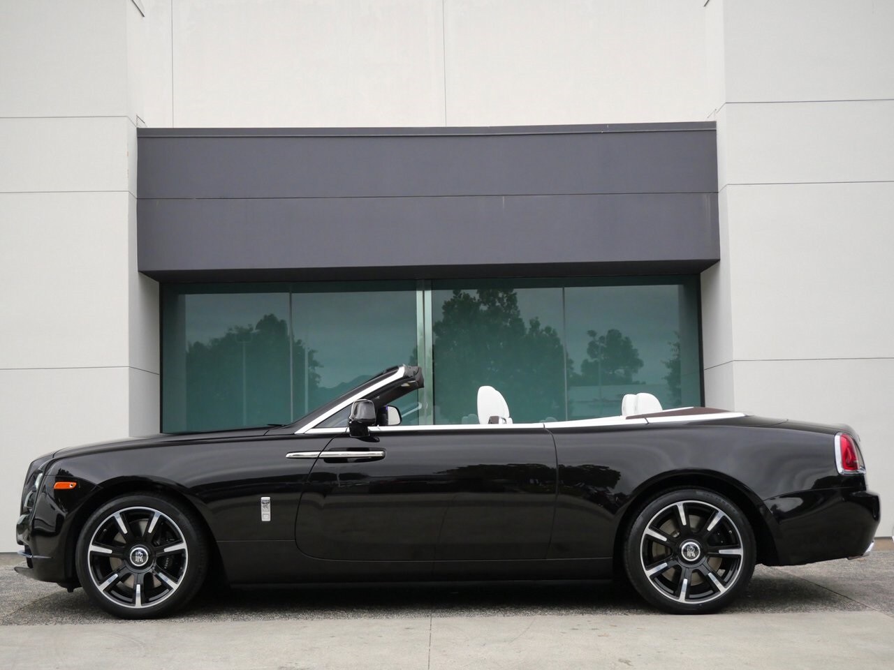2018 Rolls Royce Dawn RR6 photo 3