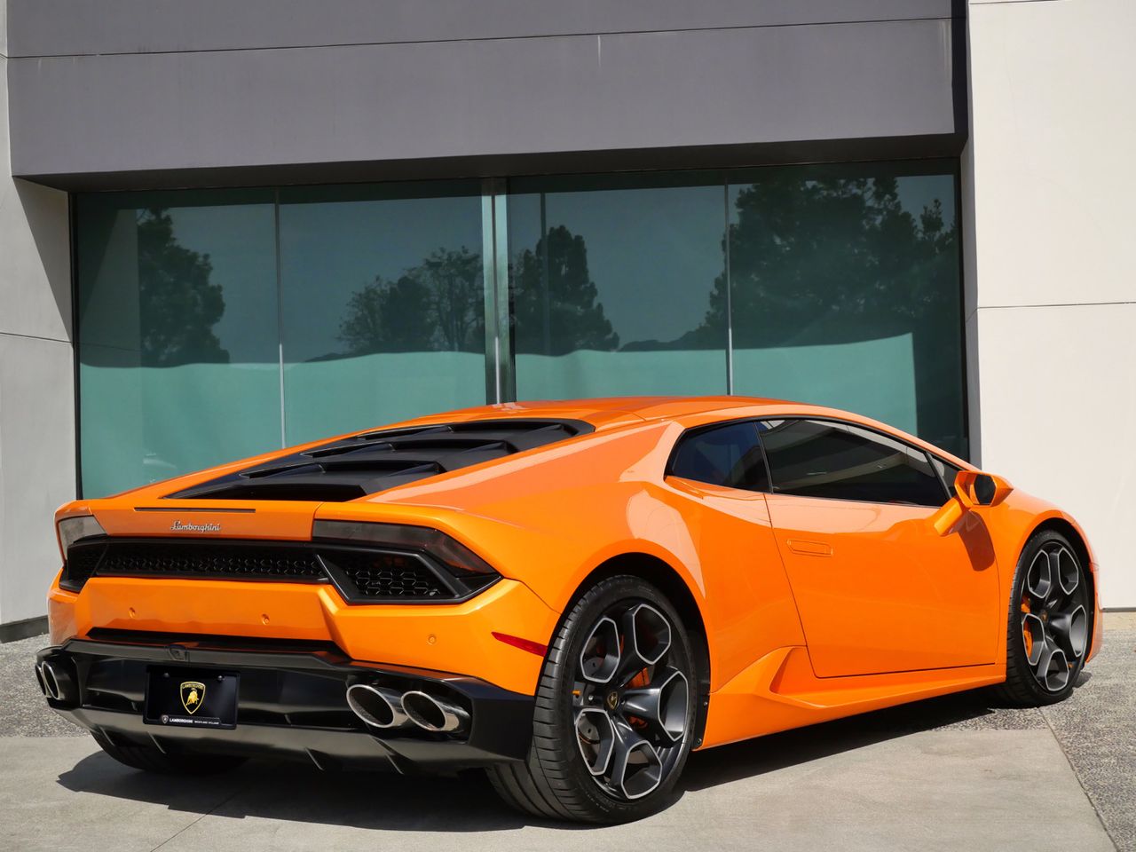 2017 Lamborghini Huracan LP580-2 photo 3