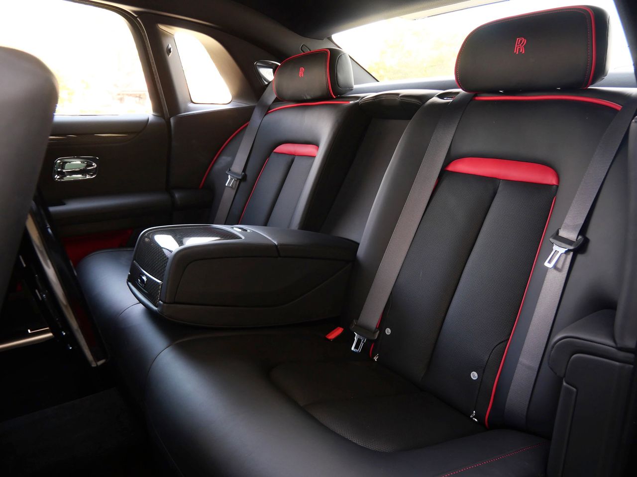 2022 Rolls-Royce Black Badge Ghost . photo 3