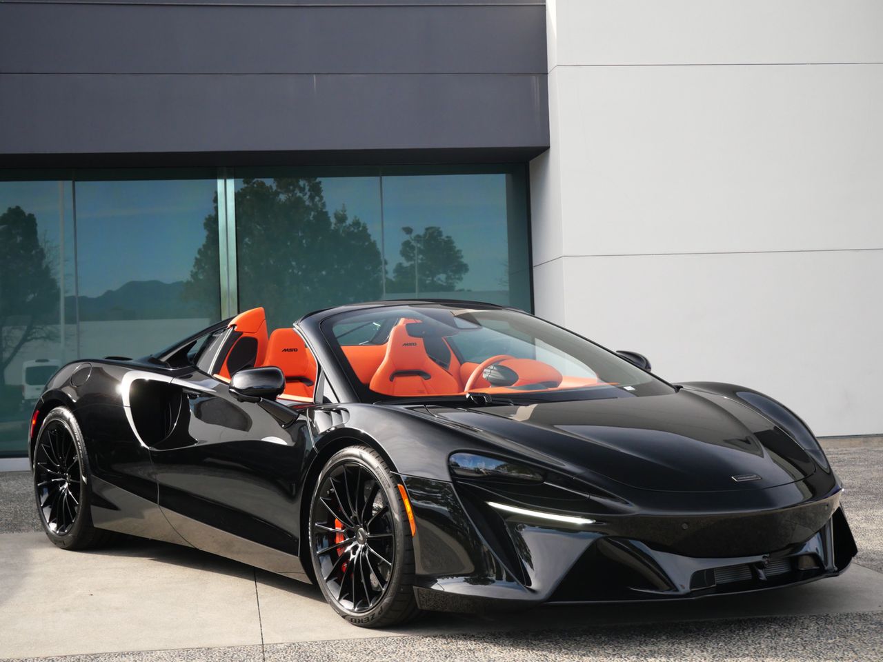 2026 McLaren Artura's photo