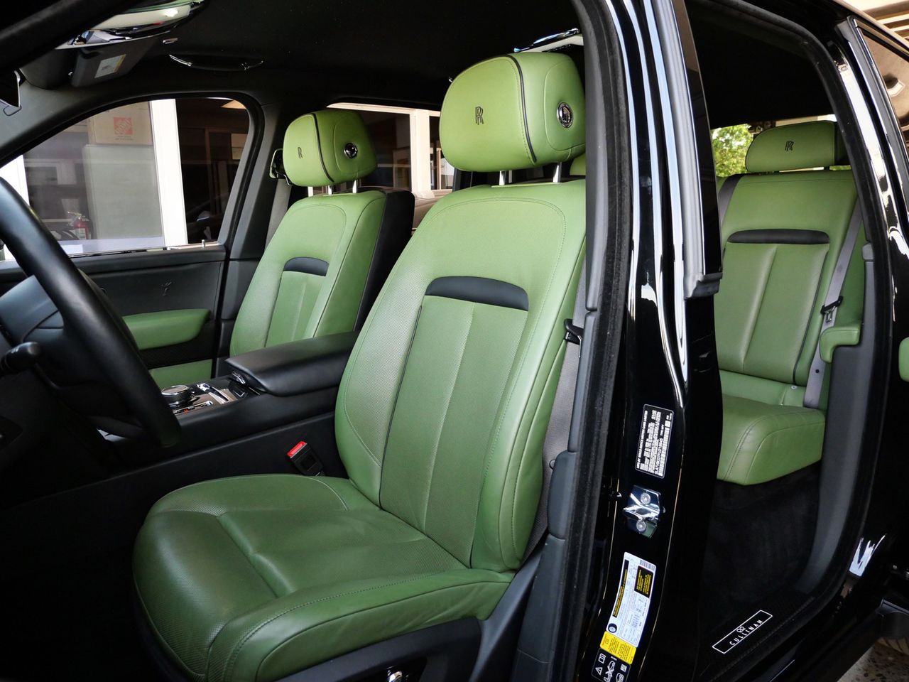 2023 Rolls-Royce Cullinan Black Badge - Photo 28