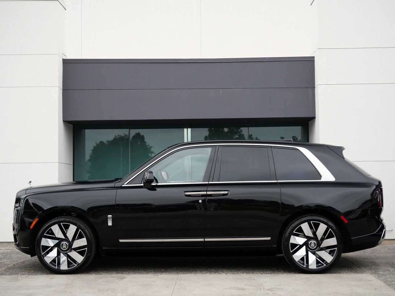 2025 Rolls Royce Cullinan RR photo 3