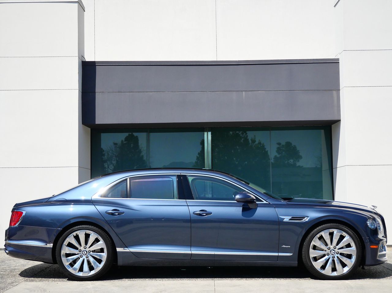 2023 Bentley Flying Spur Azure photo 4