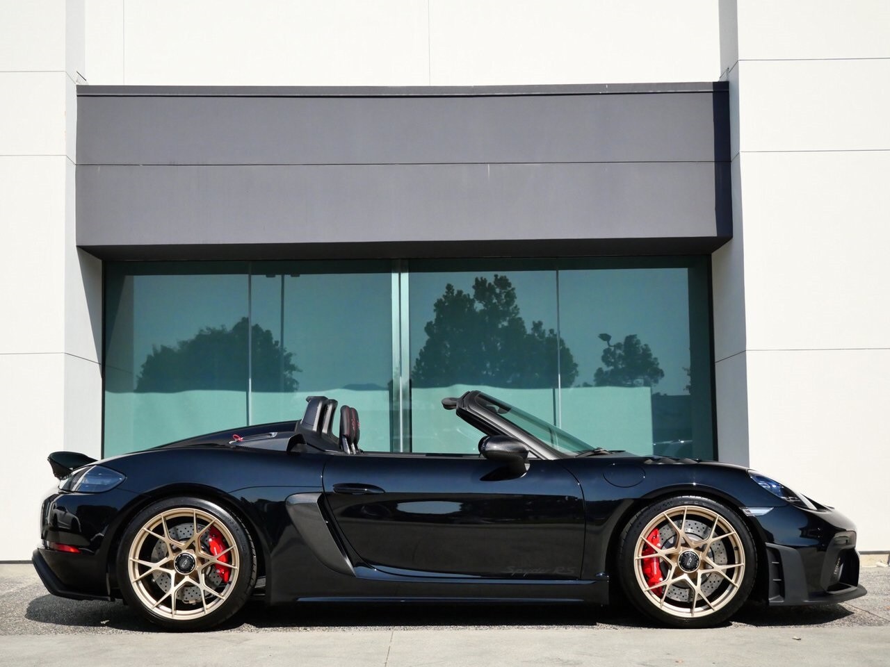 2024 Porsche Boxster Spyder photo 4
